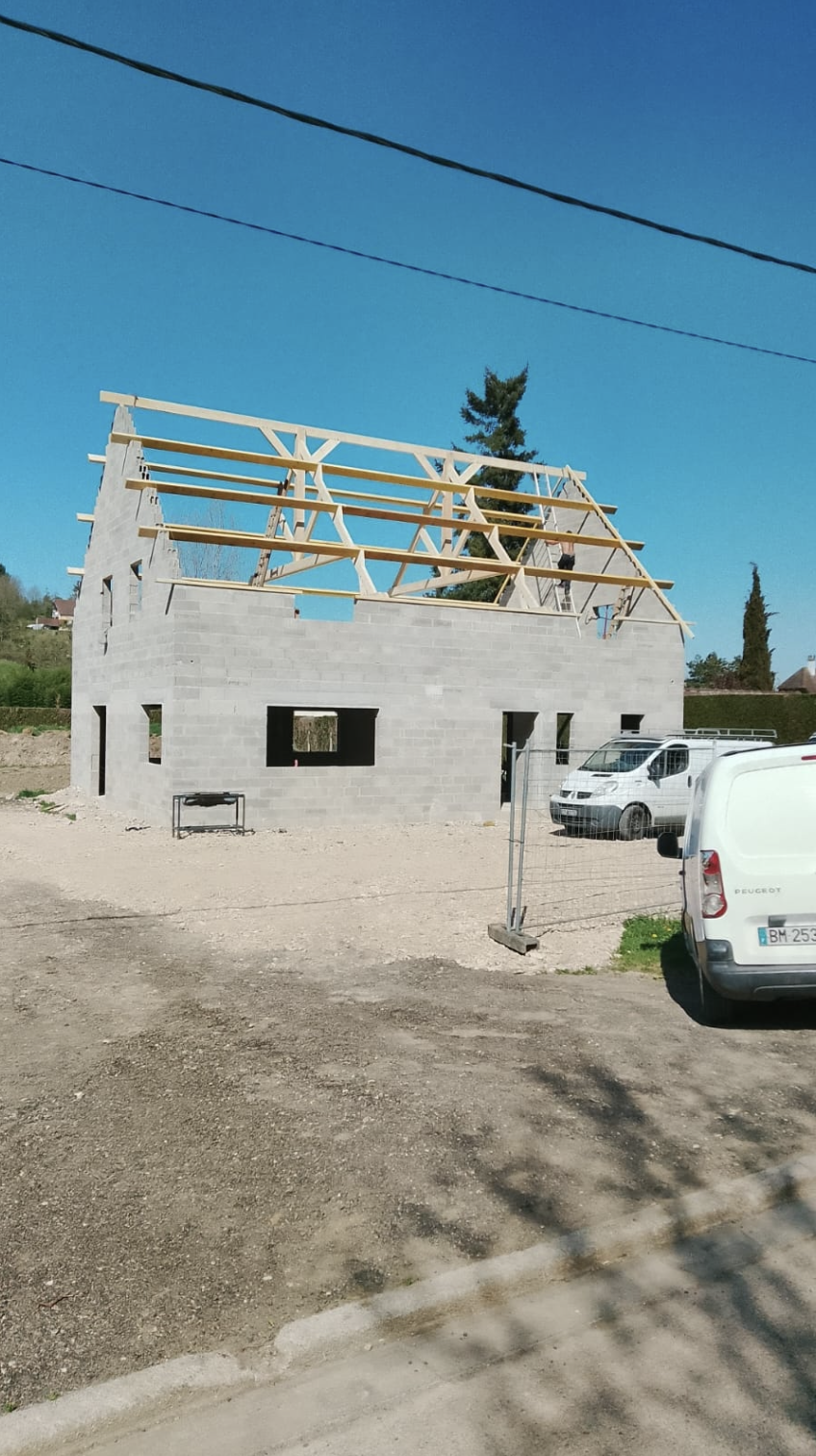 Charpente neuve sur maison en parpaings